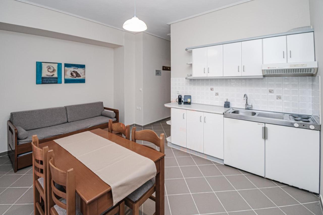 Terra Helios Suites & Studios Kyparissia Quarto foto