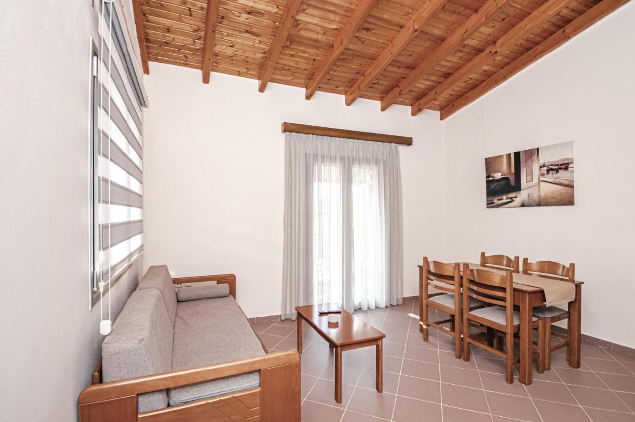 Terra Helios Suites & Studios Kyparissia Exterior foto