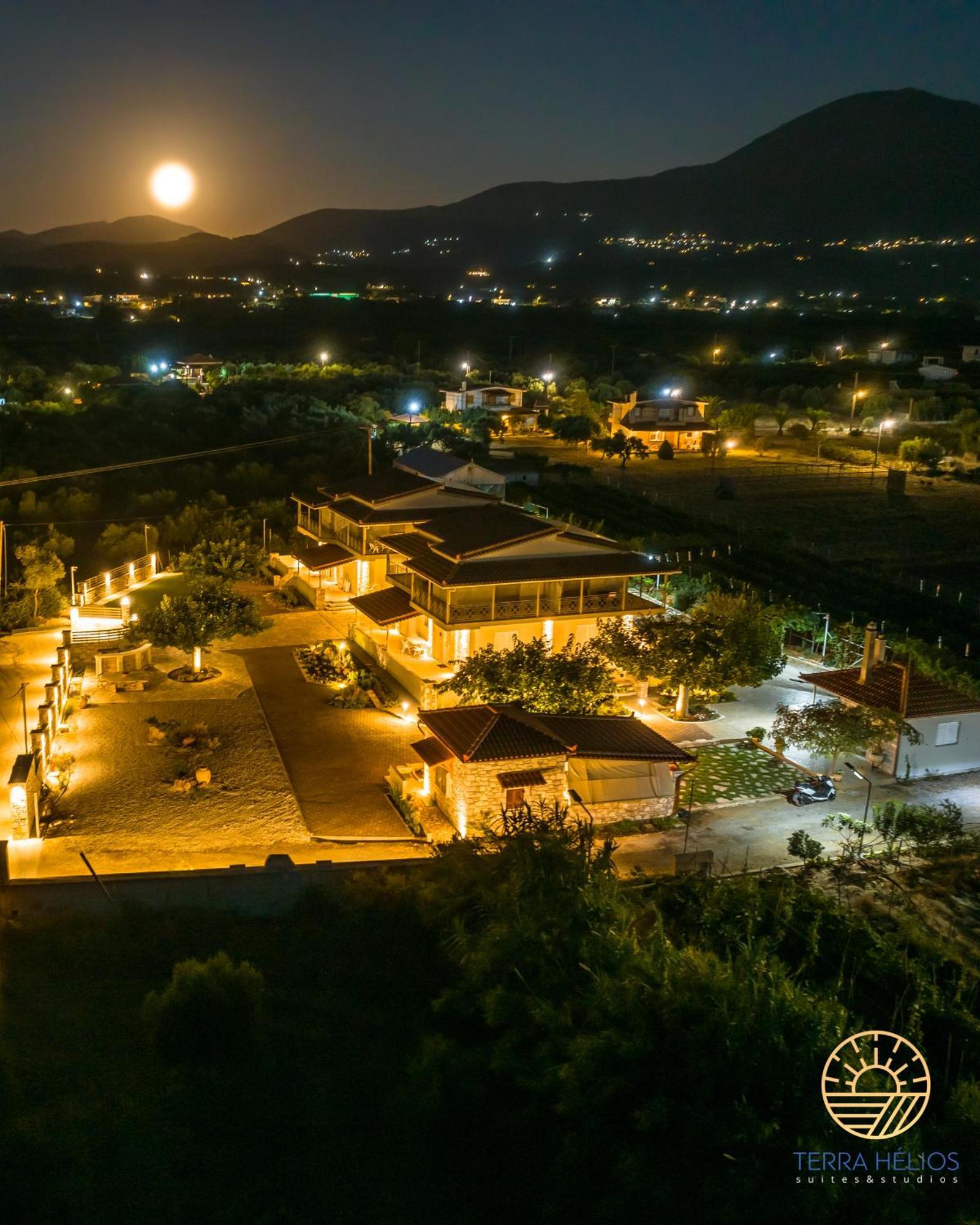 Terra Helios Suites & Studios Kyparissia Exterior foto