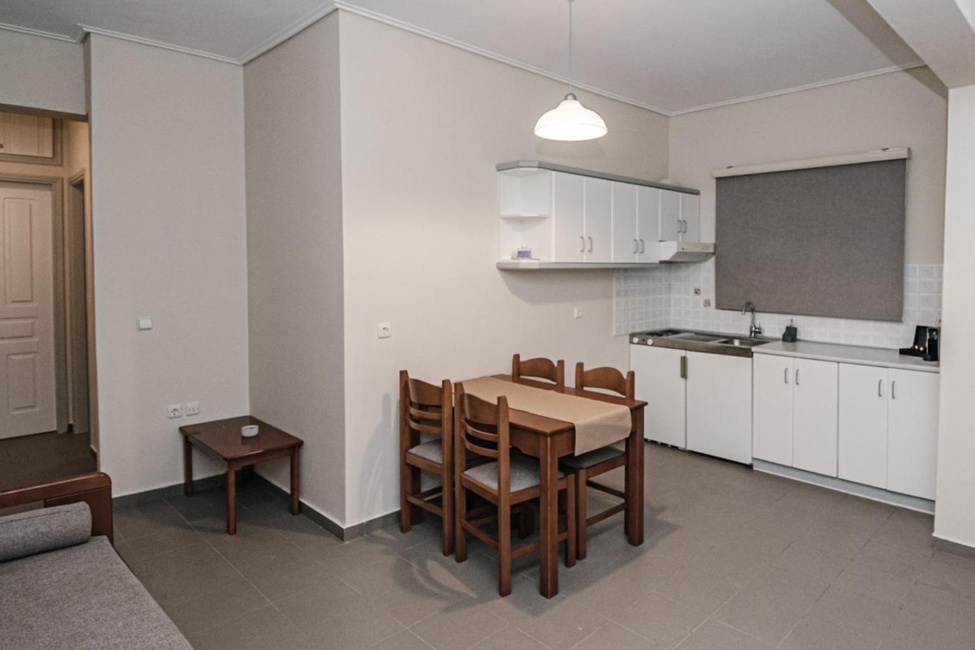 Terra Helios Suites & Studios Kyparissia Quarto foto