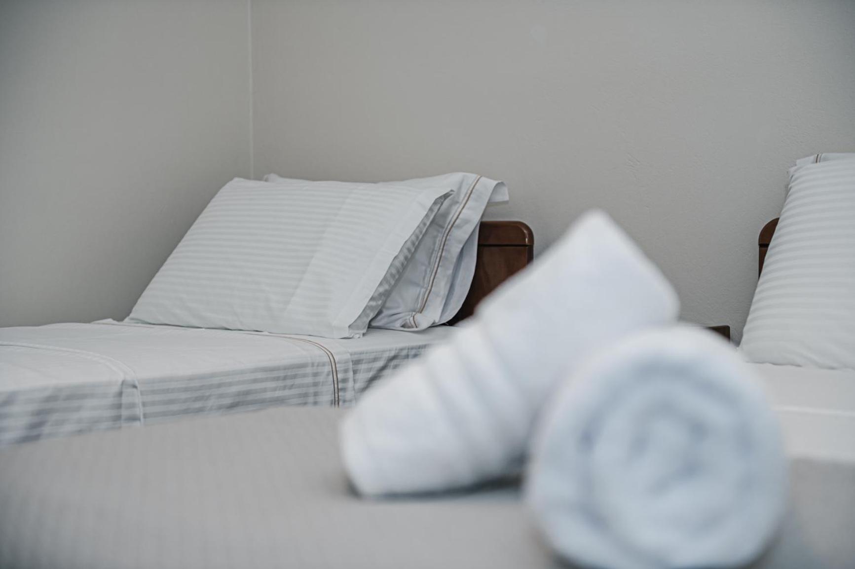 Terra Helios Suites & Studios Kyparissia Quarto foto