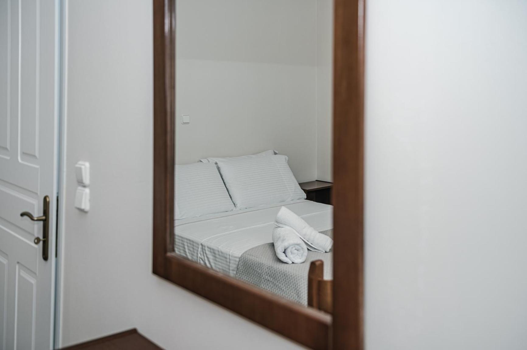 Terra Helios Suites & Studios Kyparissia Quarto foto