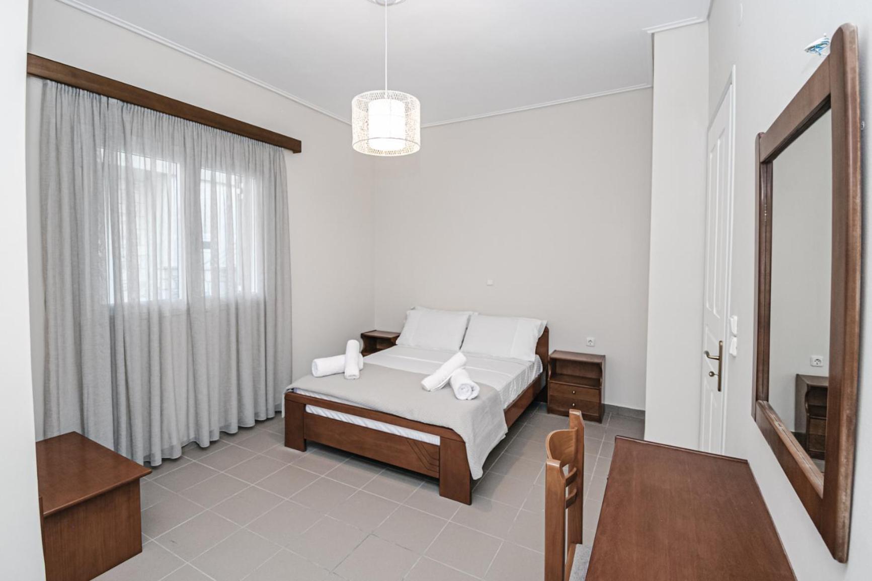 Terra Helios Suites & Studios Kyparissia Quarto foto