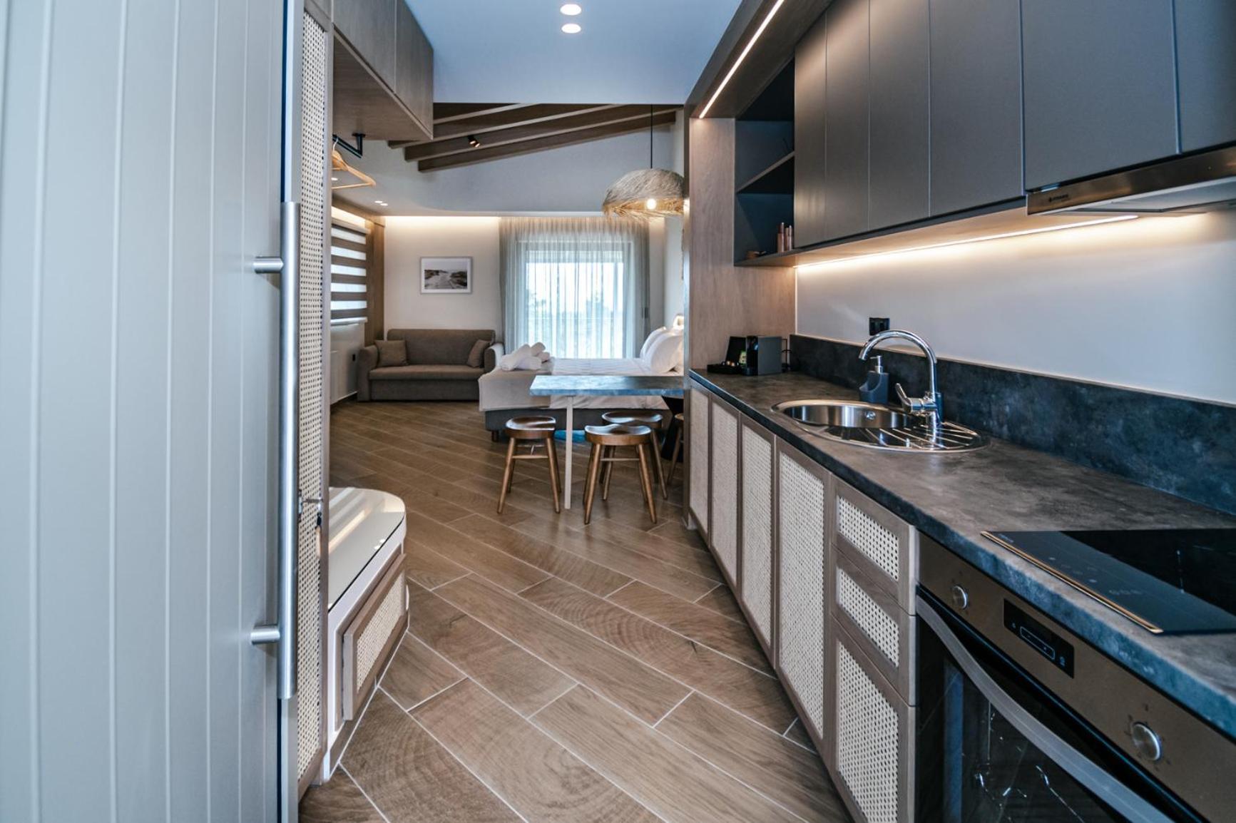 Terra Helios Suites & Studios Kyparissia Quarto foto